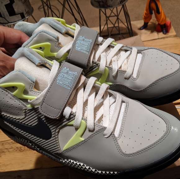 nike 180 dusk to dawn